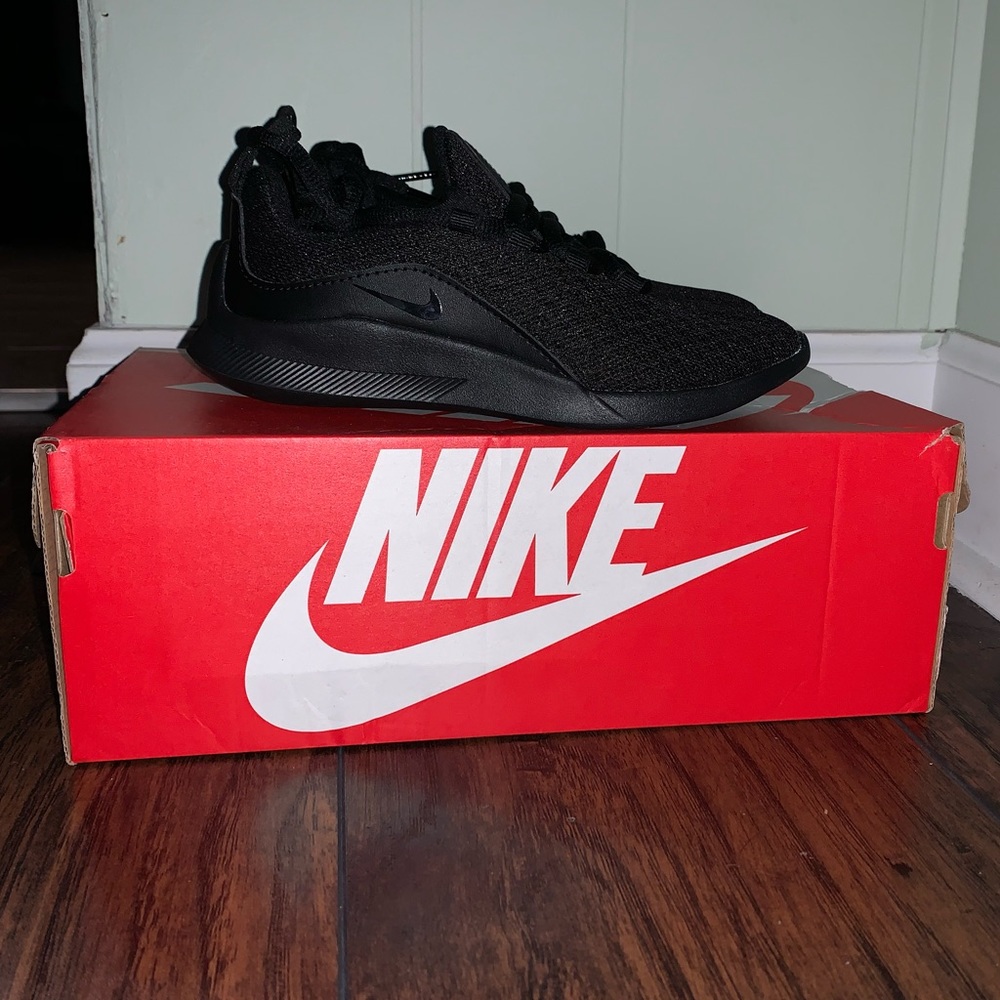 Nike Viale (PS). Black size 13C